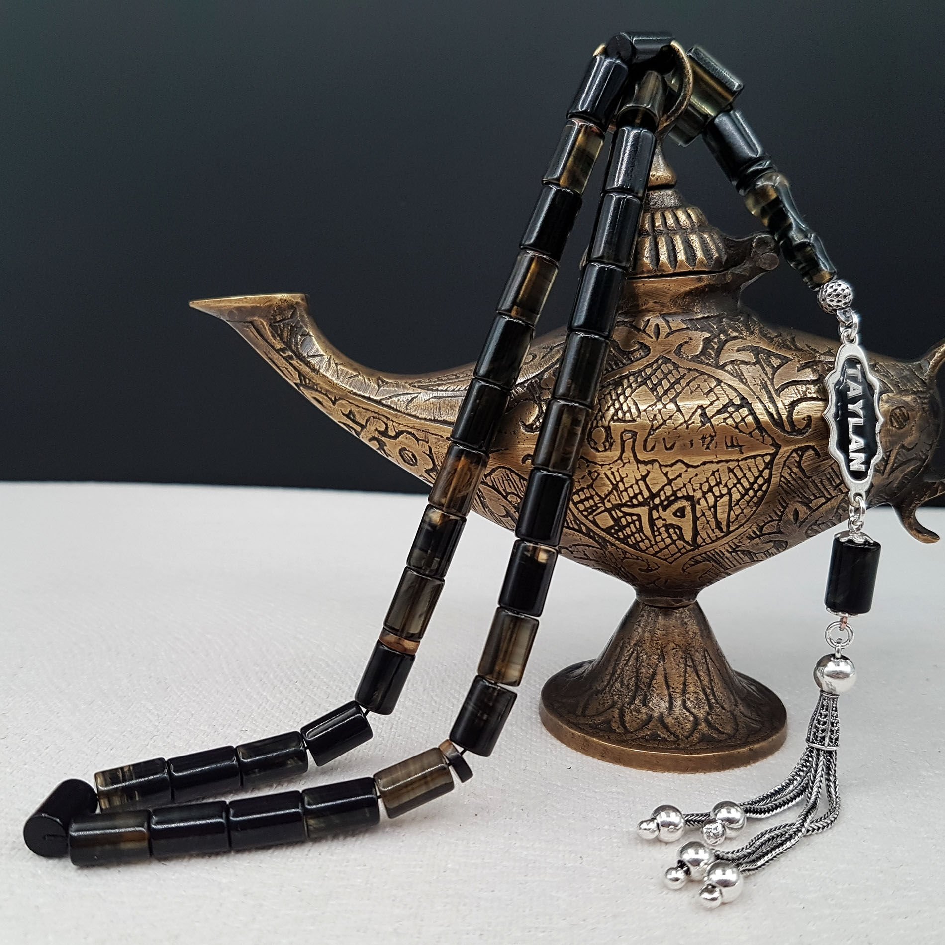 Kişiye Özel İsimli Siyah Hareli Kesme Ateş Kehribar