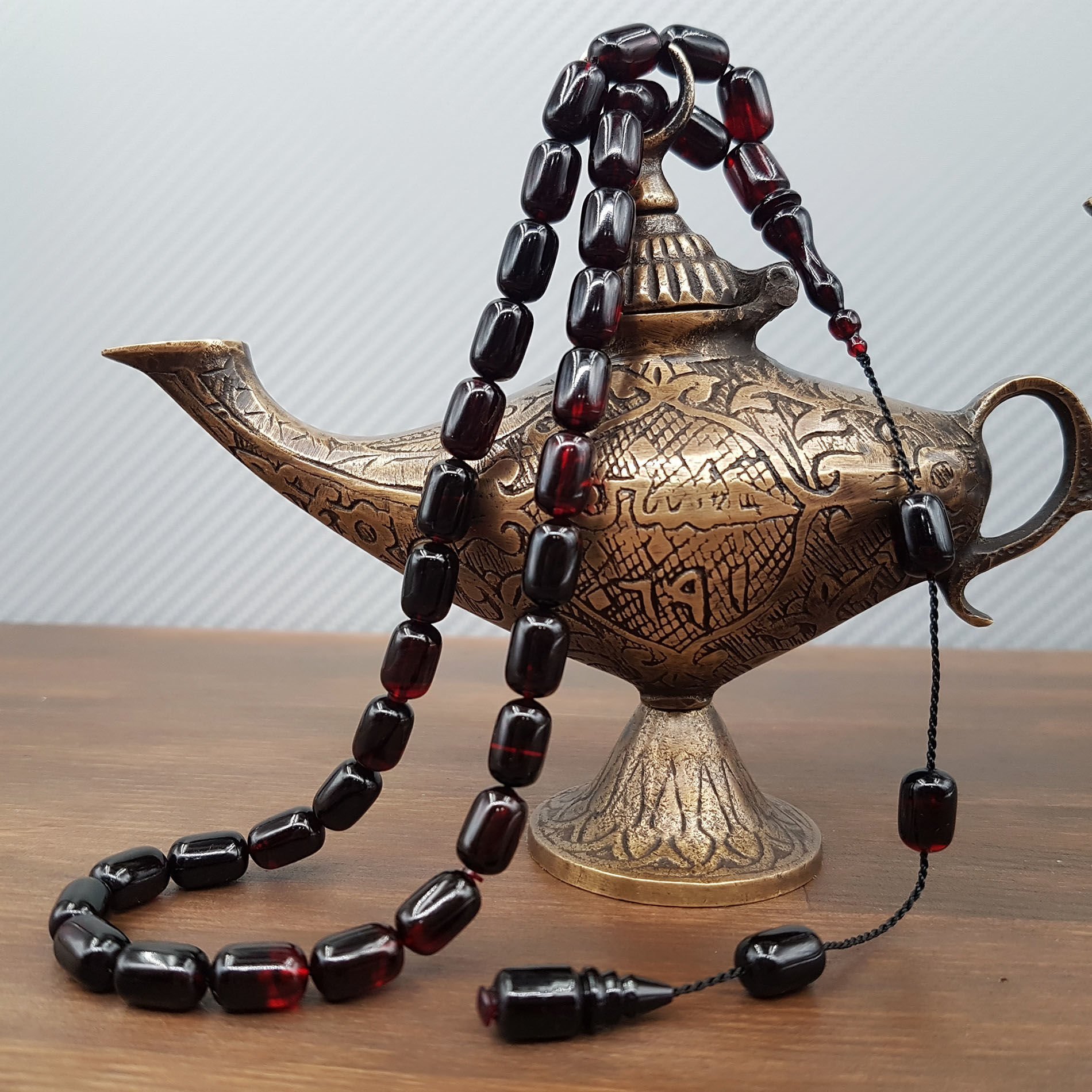 Kırmızı Siyah Kapsül Kesim Ateş Kehribar