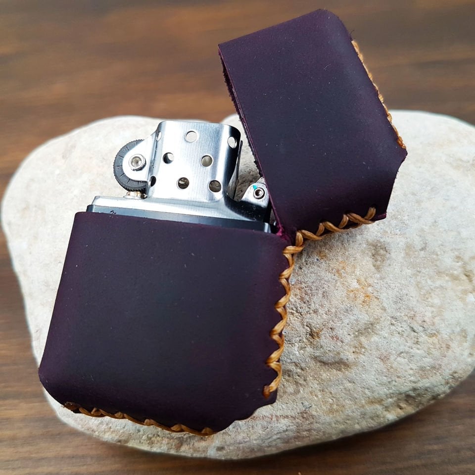 Mor Deri Kılıflı Benzinli Çakmak