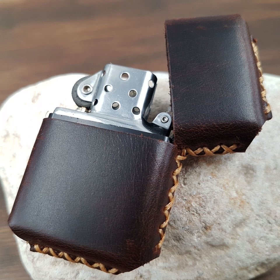 Parlak Kahverengi Deri Kılıflı Benzinli Çakmak