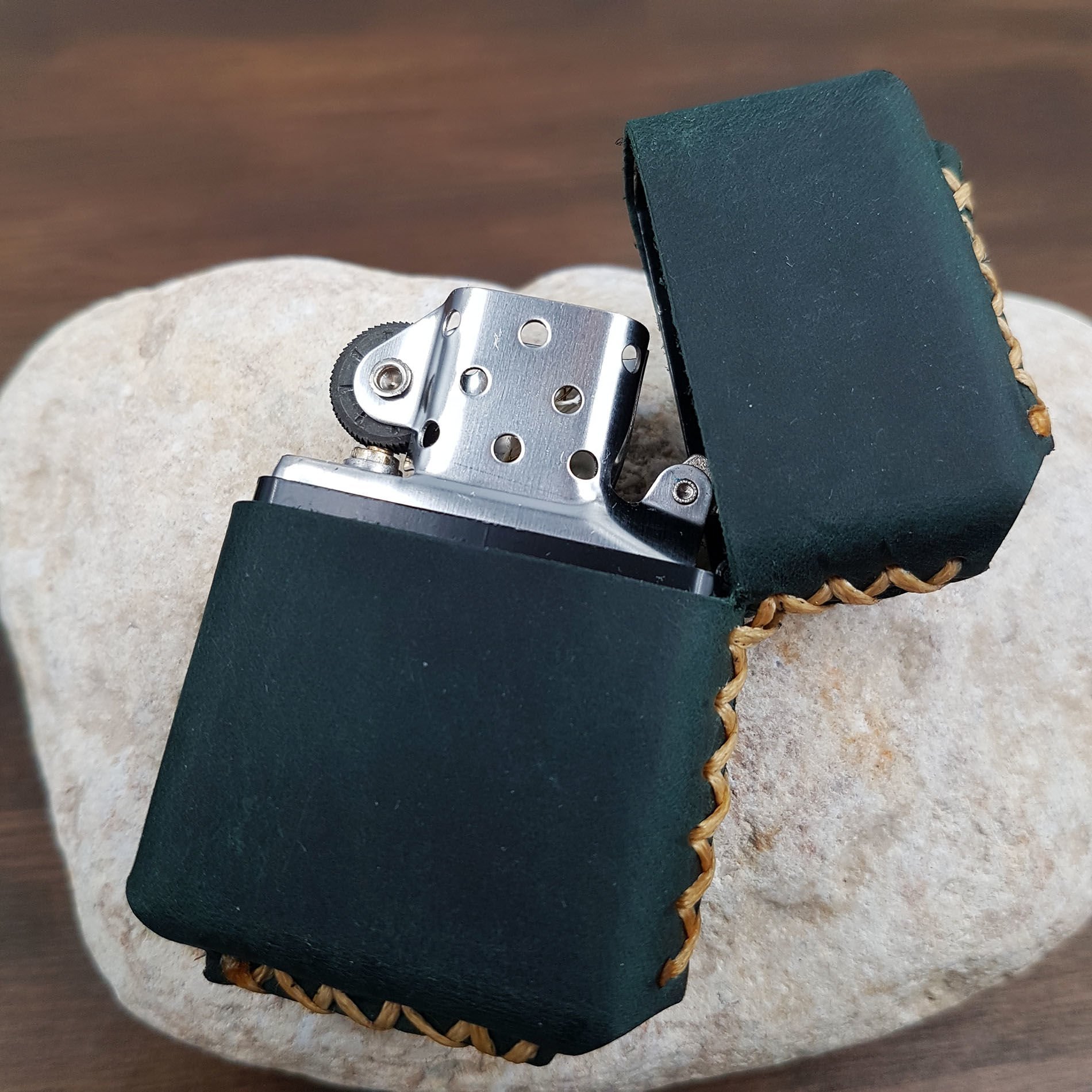 Yeşil Deri Kılıflı Benzinli Çakmak