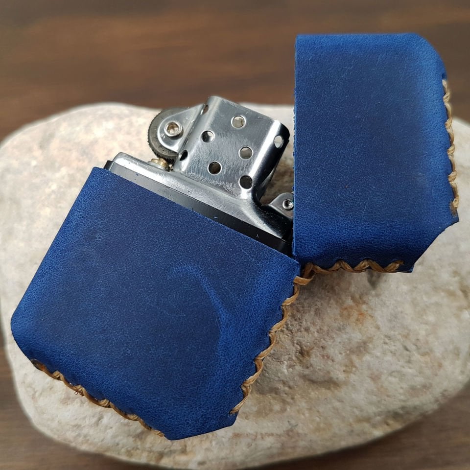 Mavi Deri Kılıflı Benzinli Çakmak