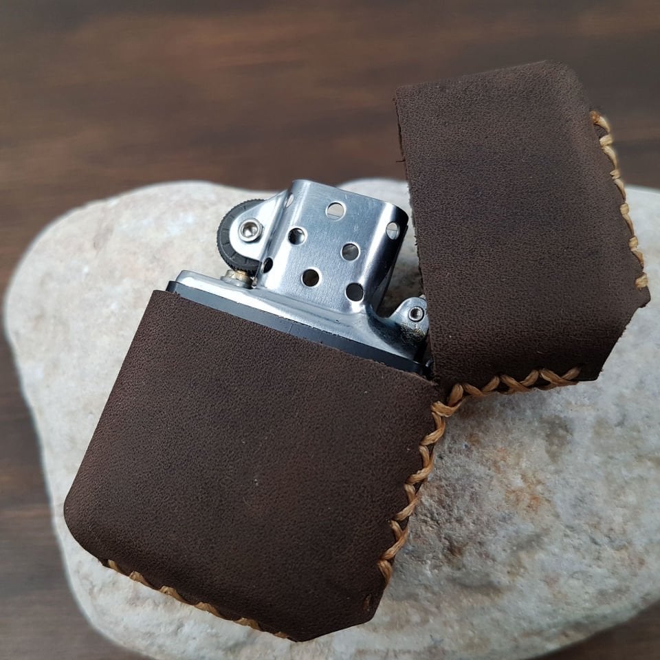 Kahverengi Deri Kılıflı Benzinli Çakmak