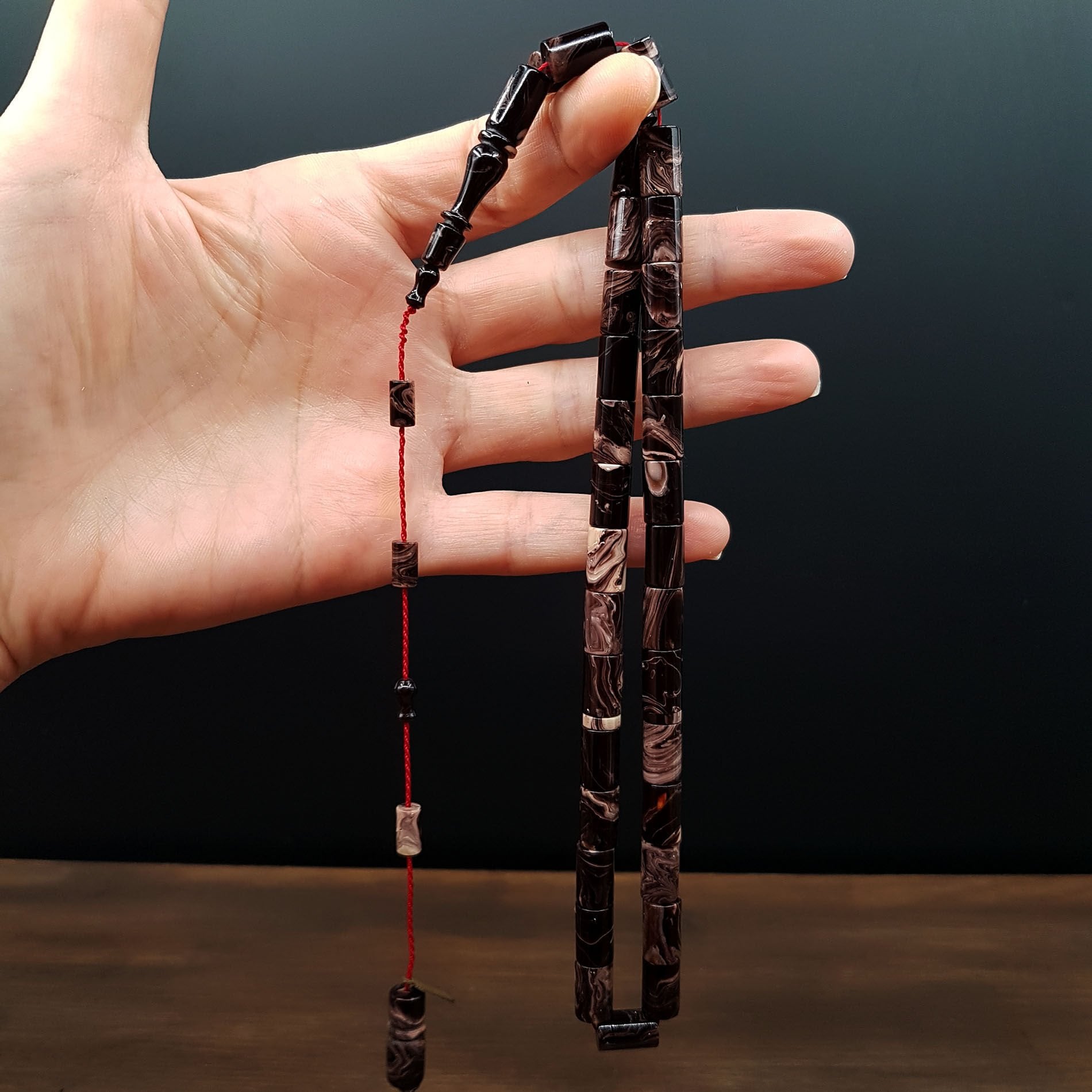 Koyu Kahve Hareli Kesme Sıkma Kehribar Tesbih