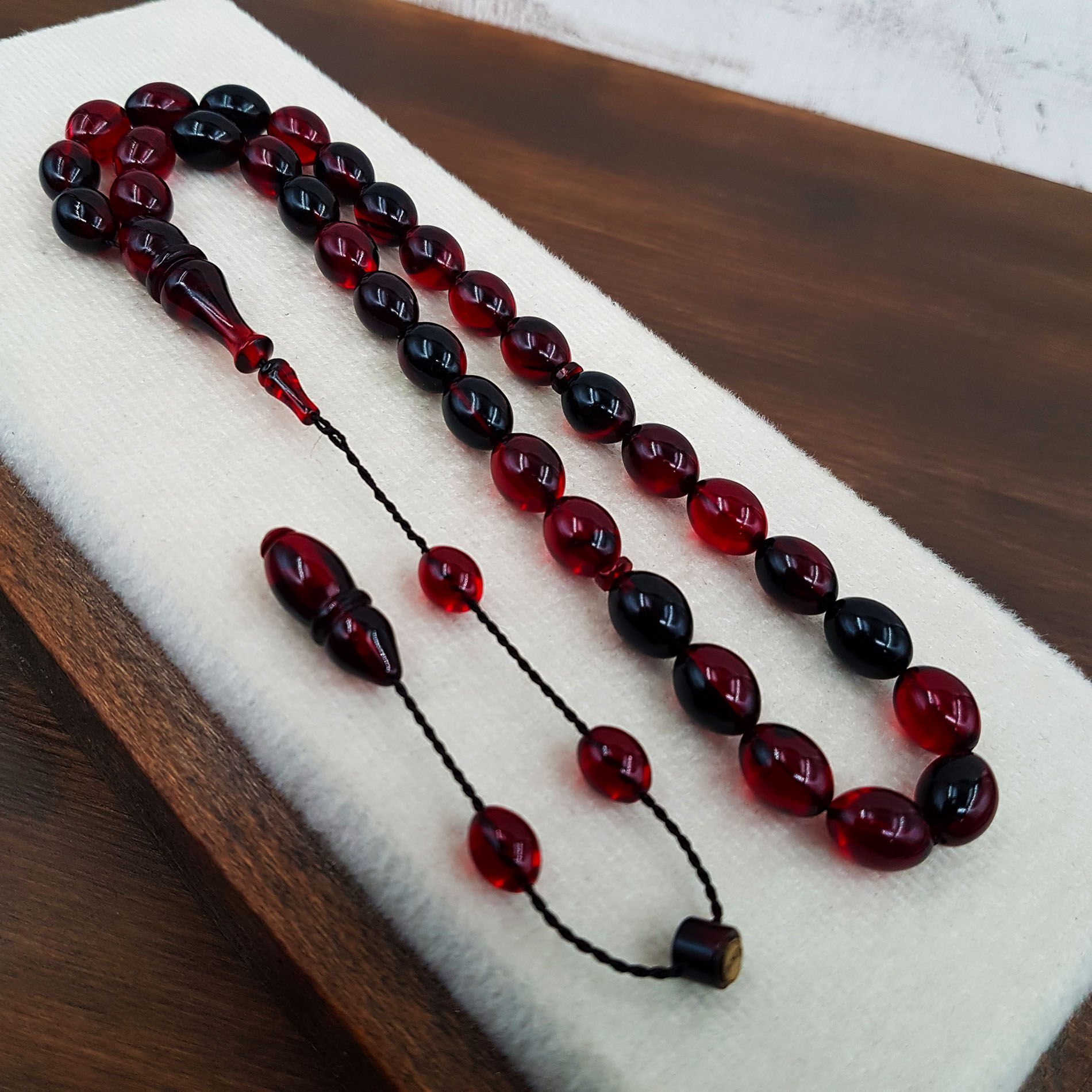 Kırmızı Siyah Beyzi kesim Ateş Kehribar Tesbih